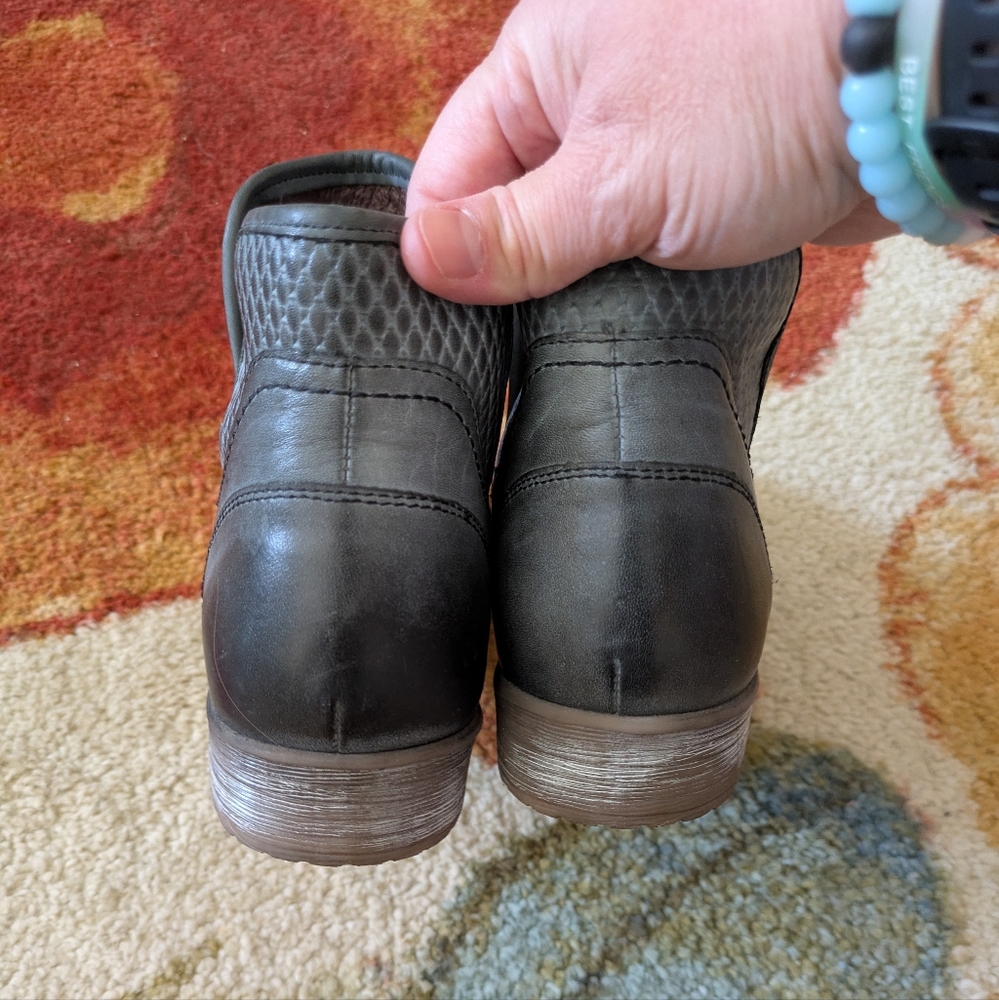 Stylish Gray Ankle Boots - Picture 6 of 8